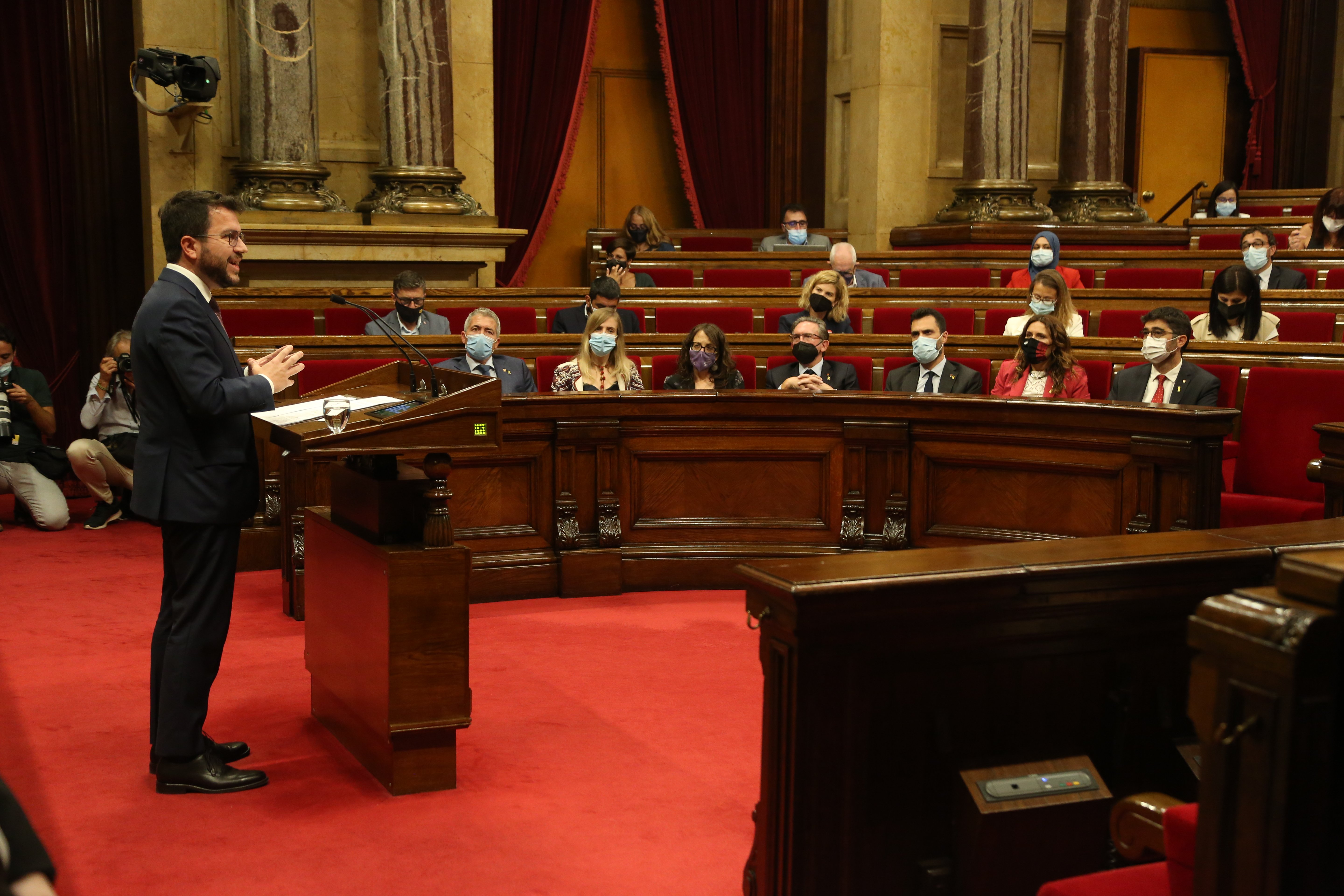 El president del govern, Pere Aragonès, hablando en el debato del pleno del Parlament - Montse giralt