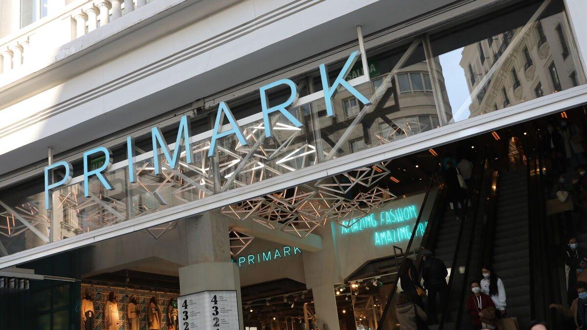 Primark clona el vestido estrella de las adineradas de París, tuyo por 16 euros