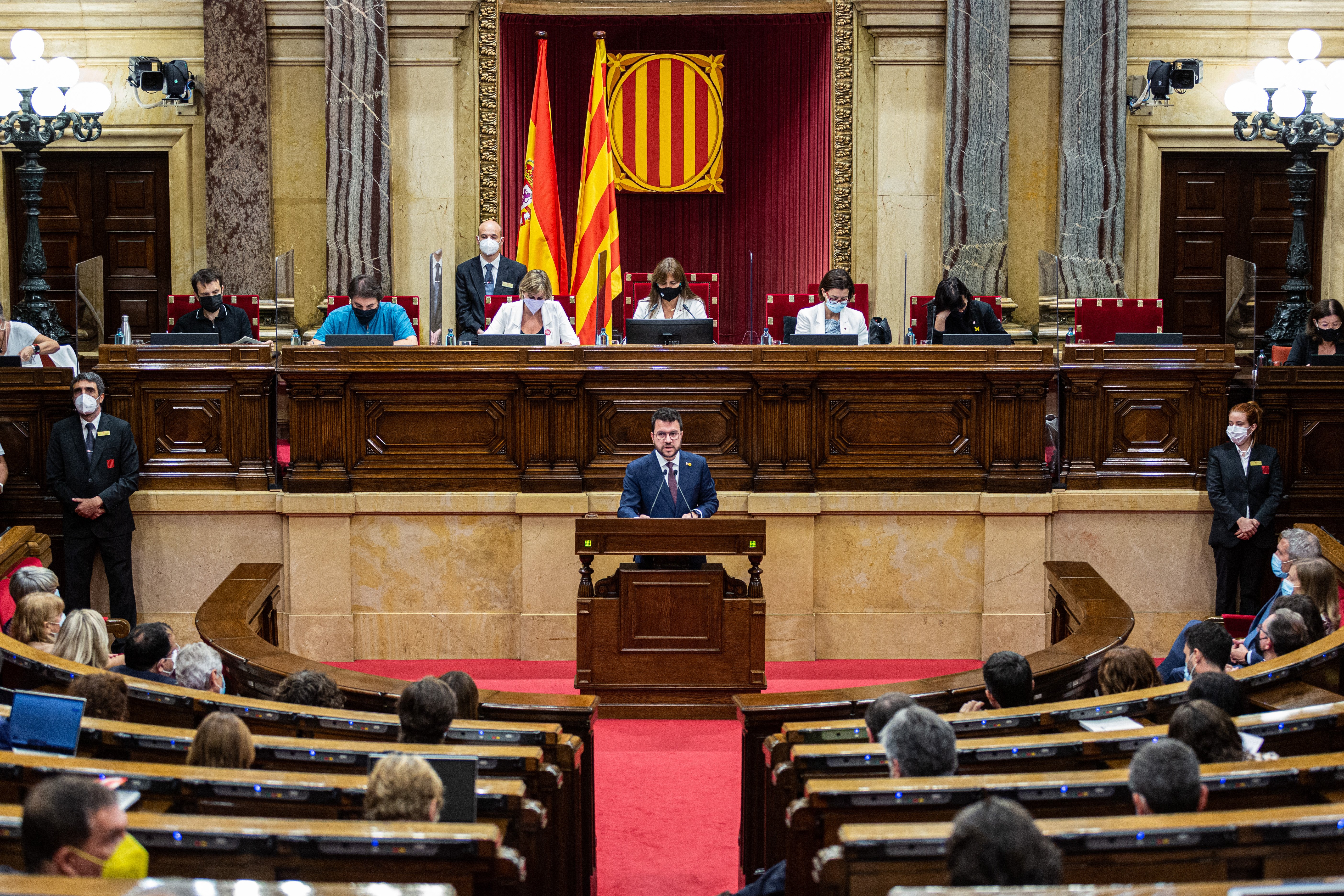 El president del Govern, Pere Aragonès en el Parlament, debate, pleno, plano general del pleno - Montse giralt