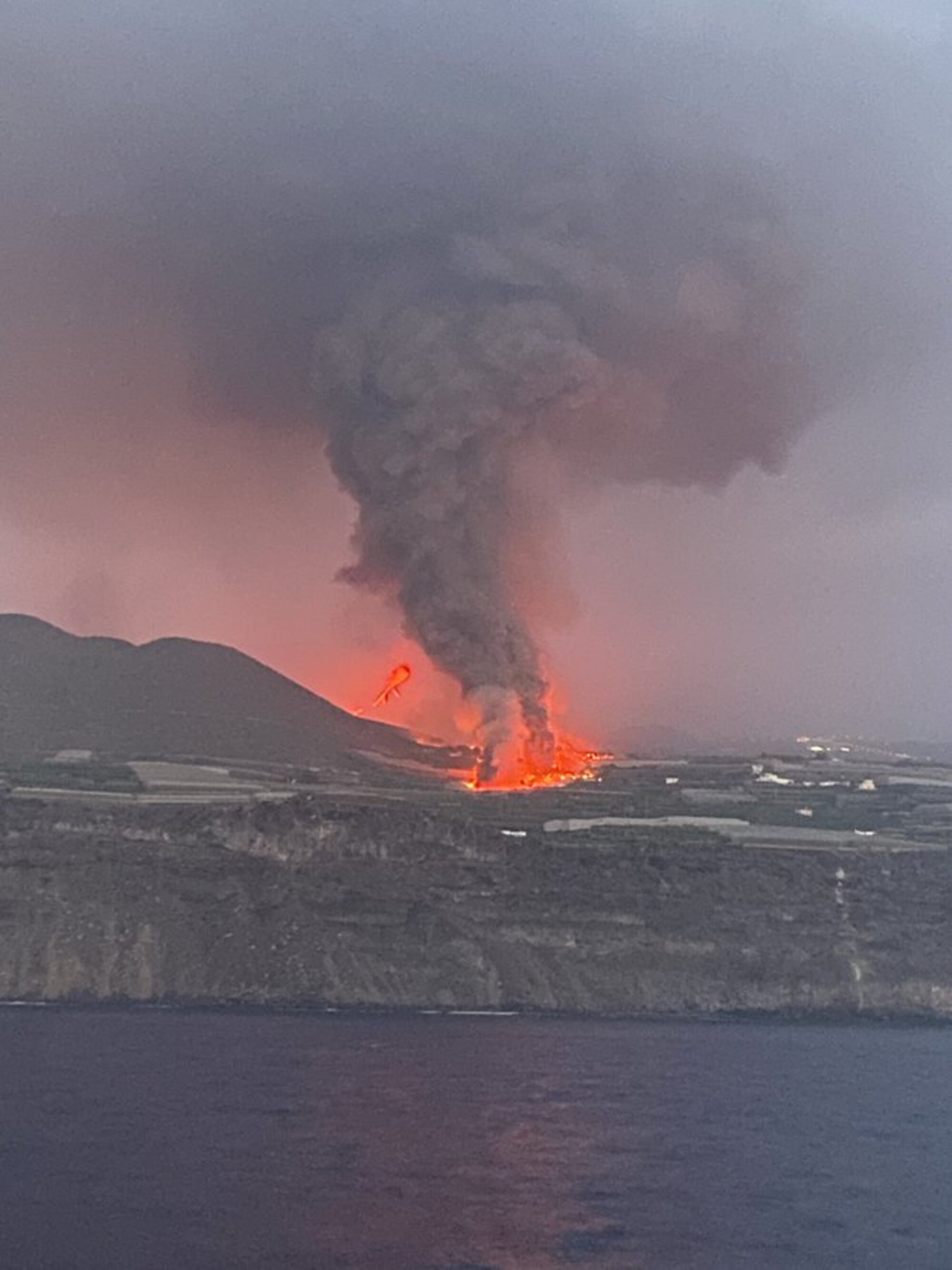 volcan lava mar eugenio fraile 