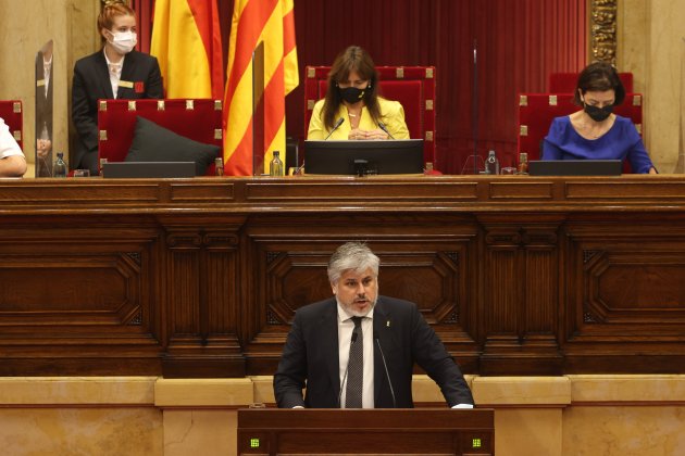 La presidenta del Parlament, Laura borràs y el presidente del grupo Junts per Catalunya en el Parlament de Catalunya, Albert Batet, ple del Parlament, debat de política general faristol - Sergi Alcàzar