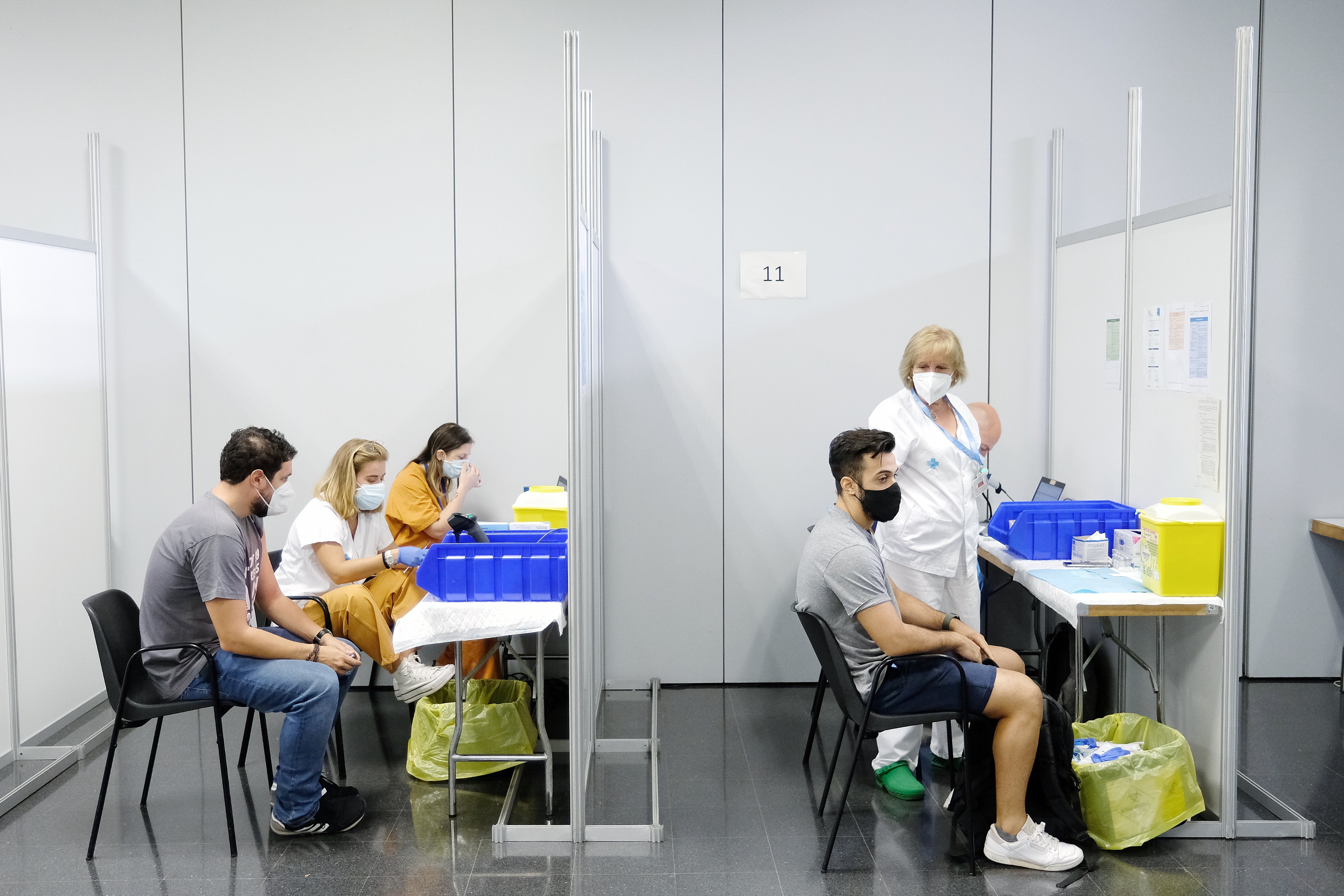 La covid sigue controlada en Catalunya, con todos los indicadores a la baja