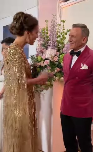 Kate Middleton cono Daniel Craig 007 @dukeandduchessofcambridge