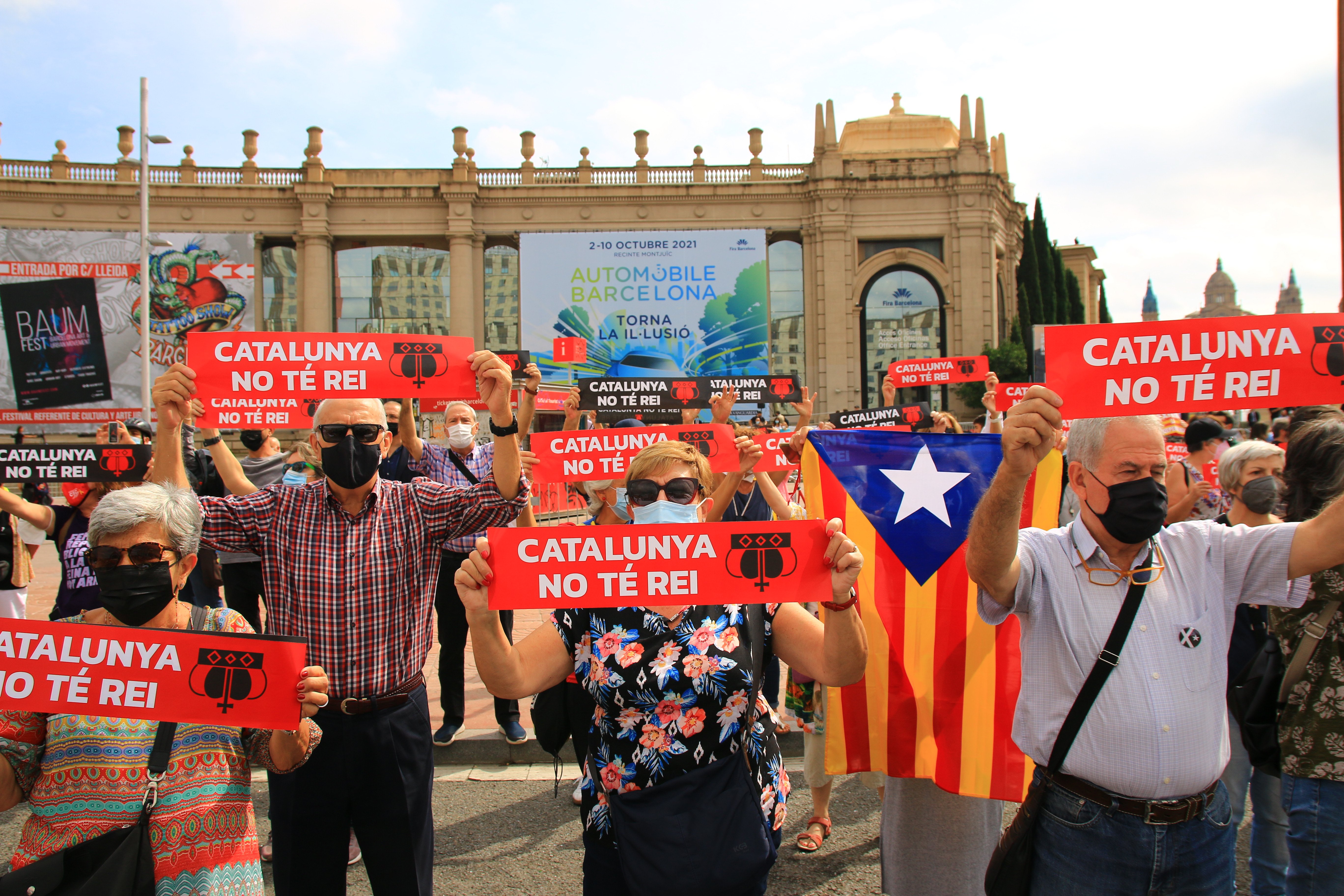 El independentismo, a Felipe VI en su visita: "¡Catalunya no tiene rey!"