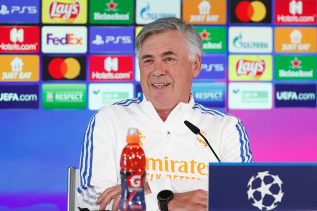 Carlo Ancelotti riendo rueda prensa Real Madrid EFE