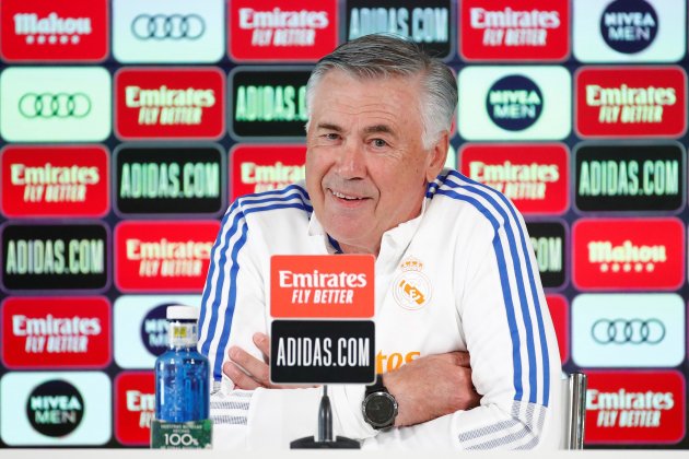 Carlo Ancelotti riendo rueda prensa Real Madrid EFE