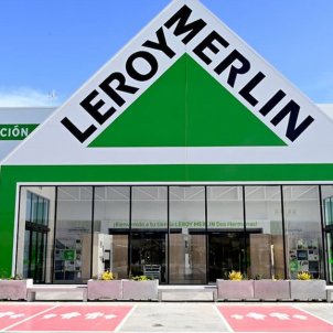 Un jardín en la terraza o balcón de casa con la compra que arrasa en Leroy Merlin