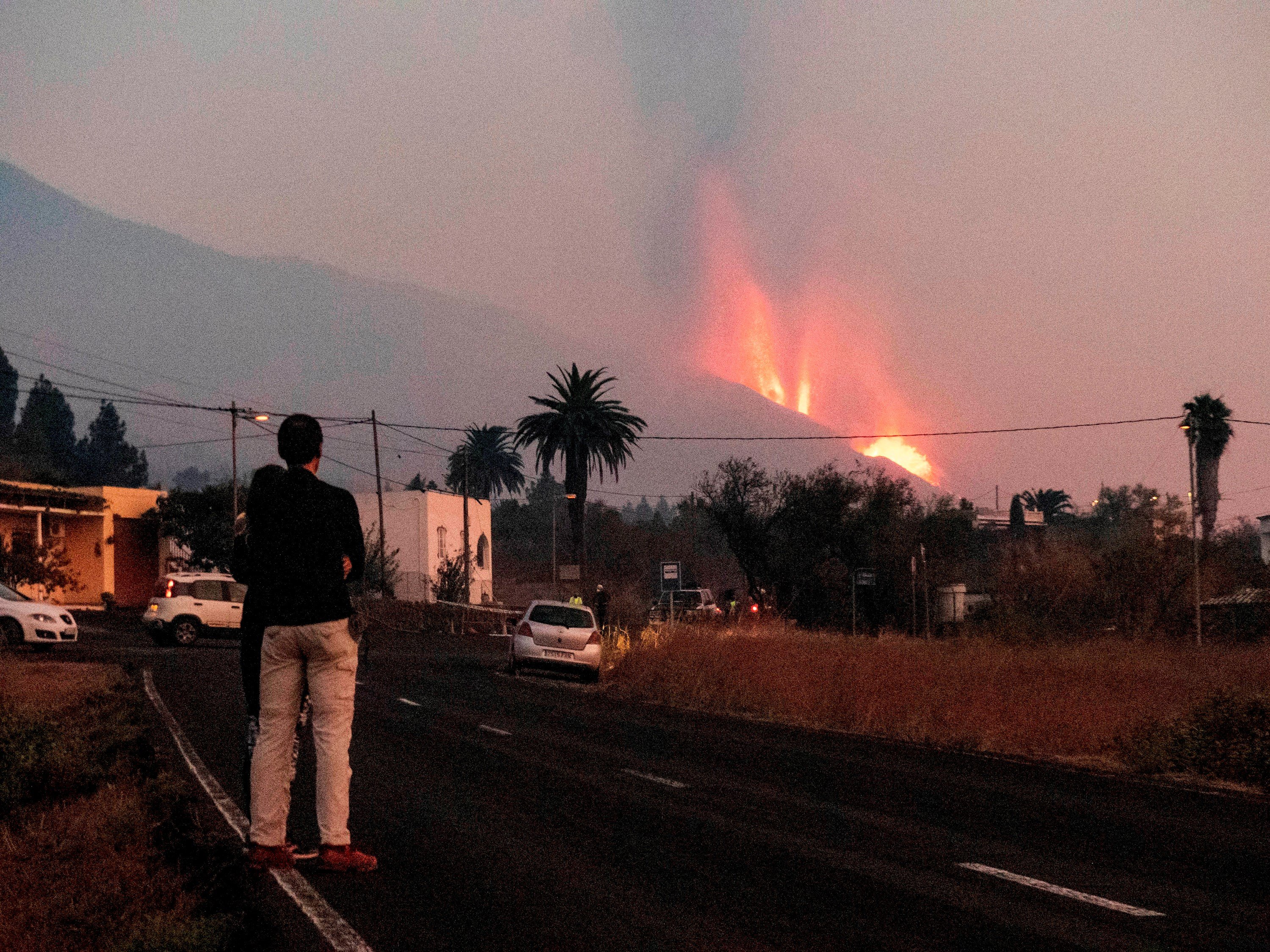 Més explosions, confinaments i un nou delta, l'erupció de La Palma s'intensifica