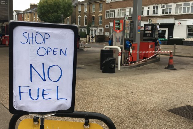 No Fuel Gasolinera Londres / Laura Cercos