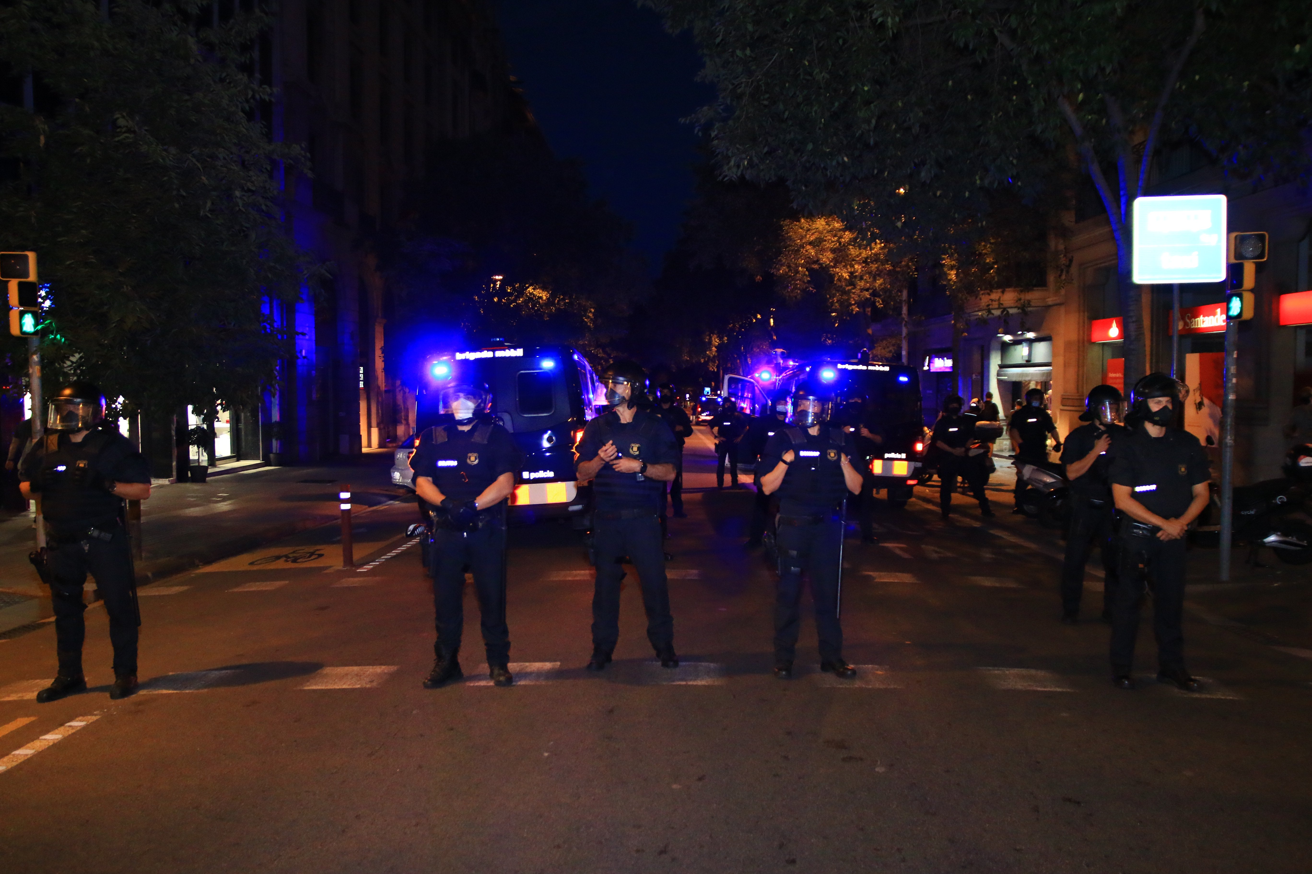 Manifestación CDR 1 Octubre Cordon Policial / Miquel Muñoz