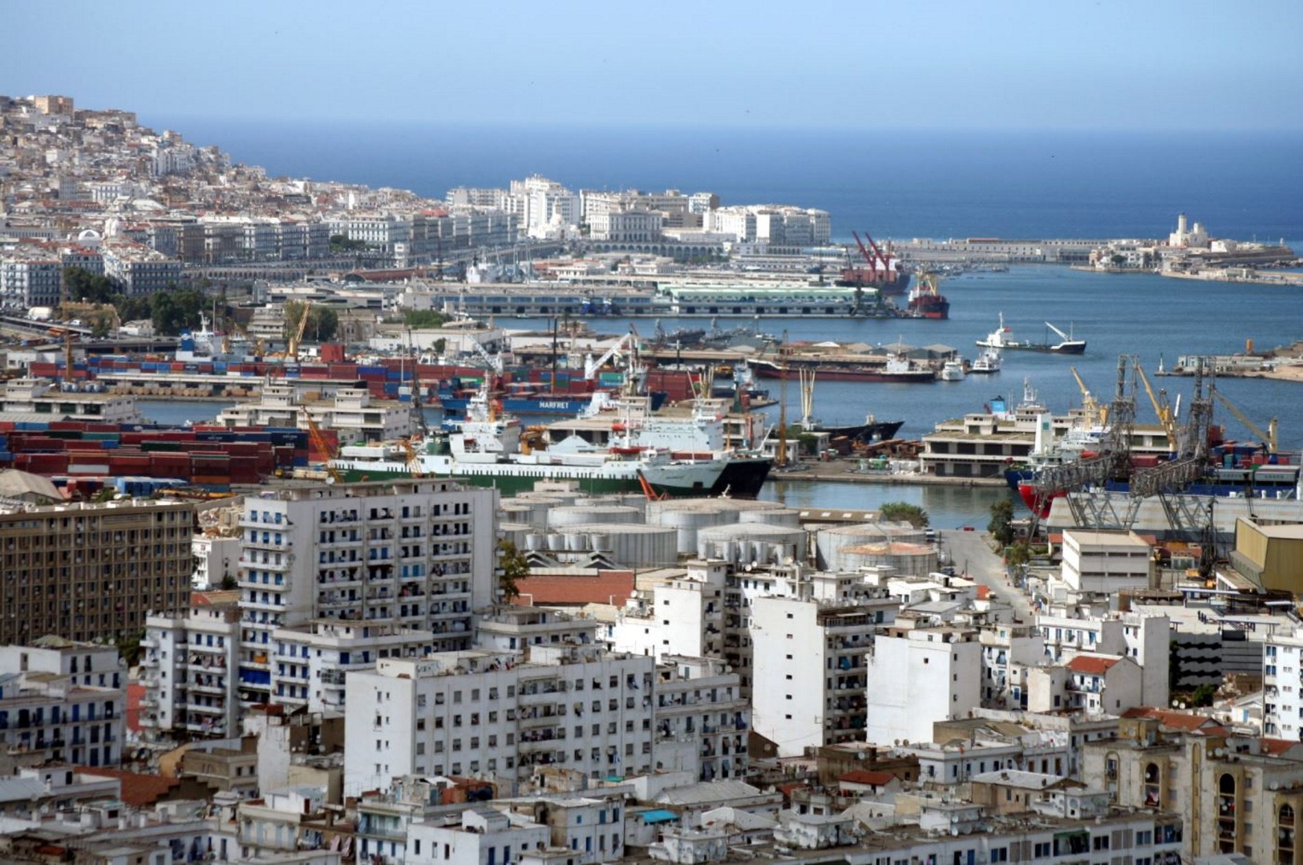 El principal diario económico francés: "España está atrapada por el gas argelino"