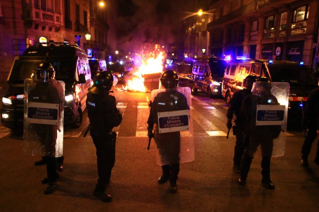 manifestacion cdr mossos quema contenedores miquel muñoz 