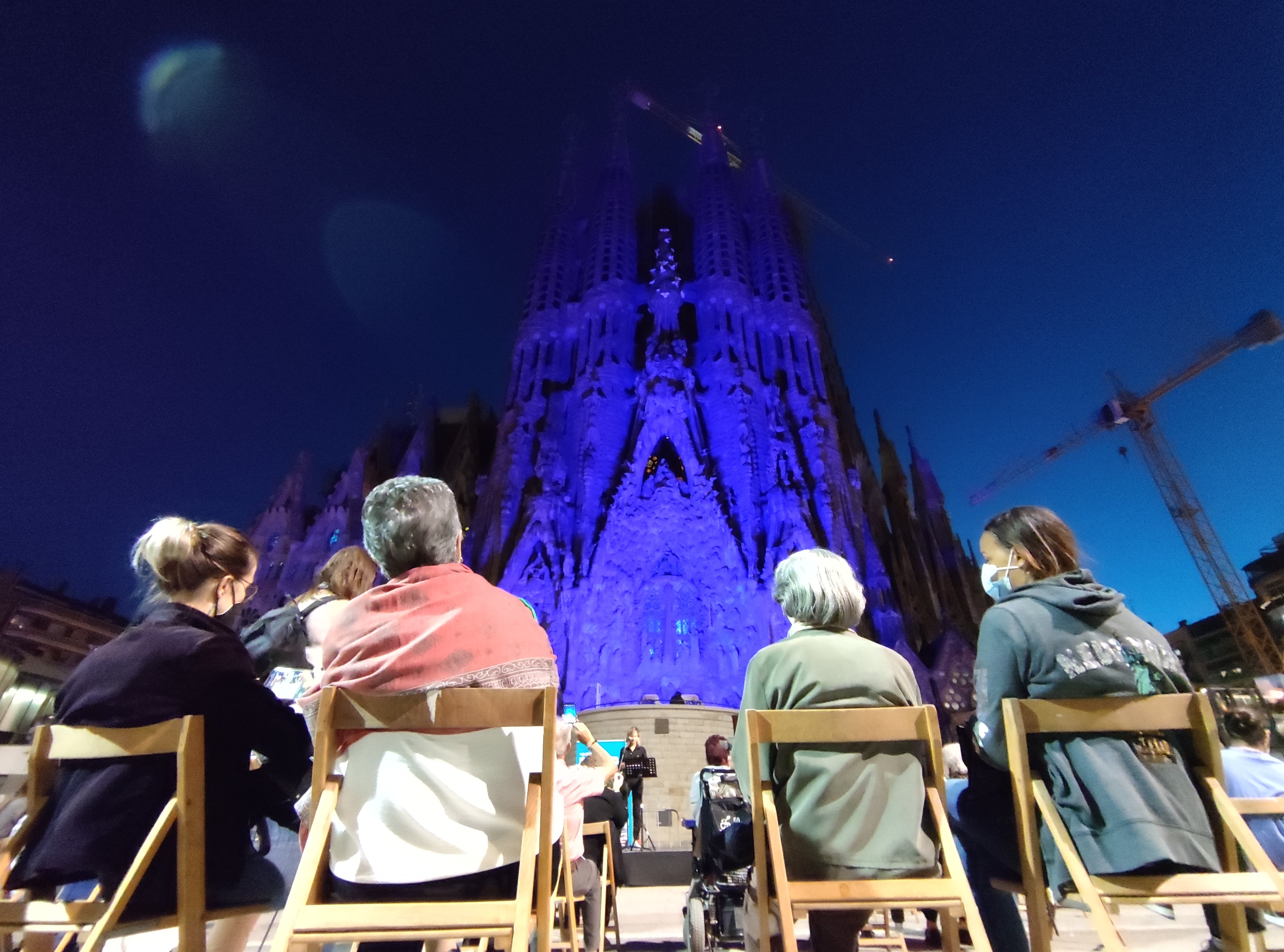 amigos de las personas mayores iluminacion sagradas familia acn