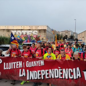 Milers de persones marxen per l'1-O, algunes identificades per la Guàrdia Civil