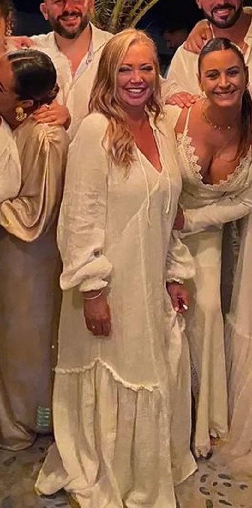 contar hasta entregar templado Belén Esteban aparece con un segundo vestido de boda de noche: parece un pijama contar hasta entregar templado Belén Esteban aparece con un segundo vestido de boda de noche: parece un pijama