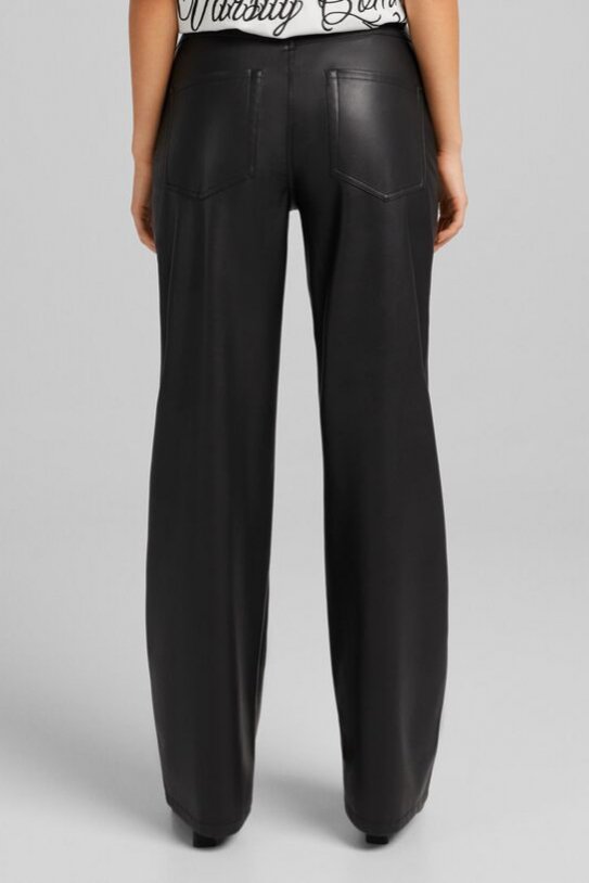 pantalón efecto piel