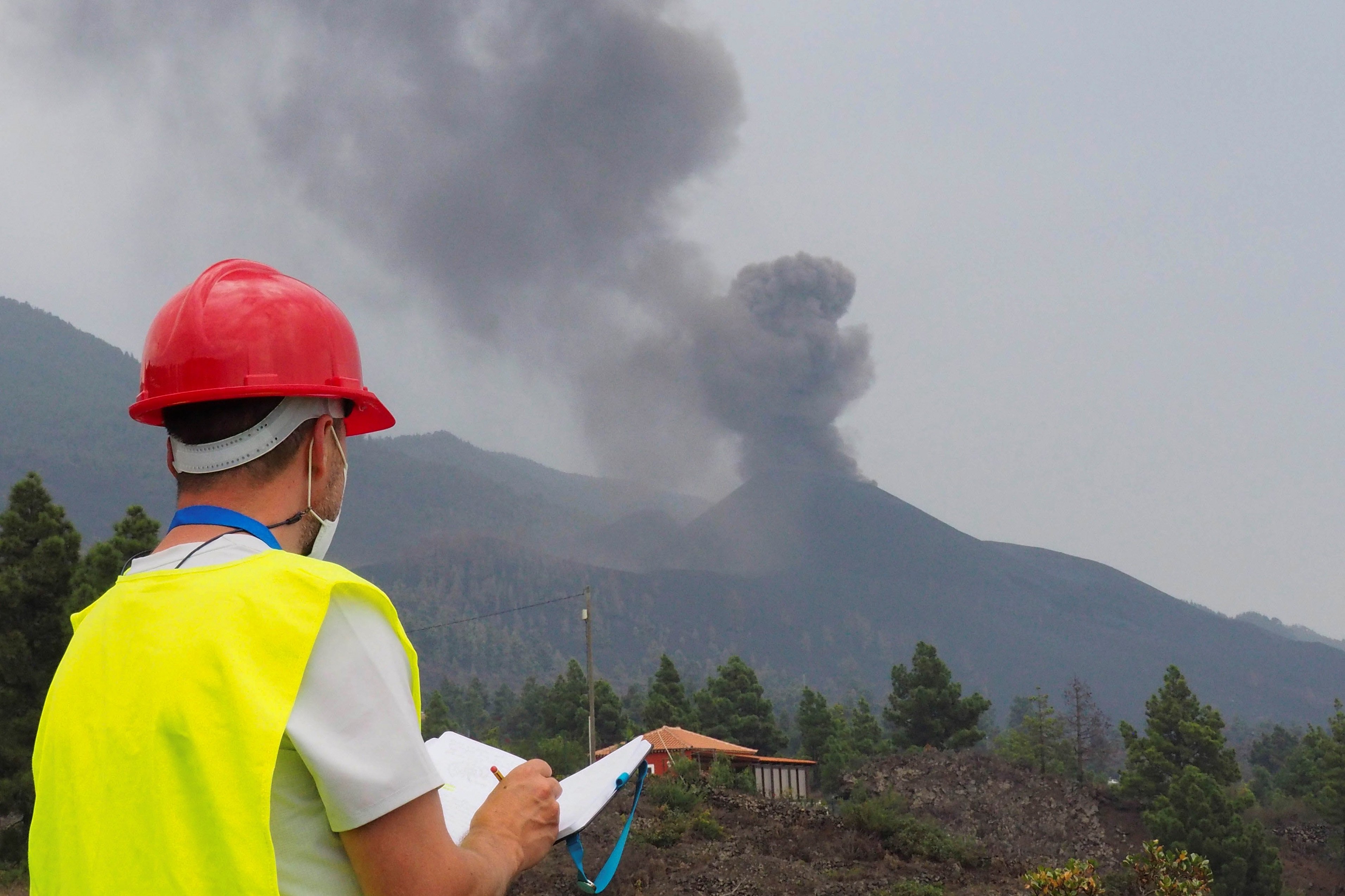 S'obre una nova boca al volcà de la Palma