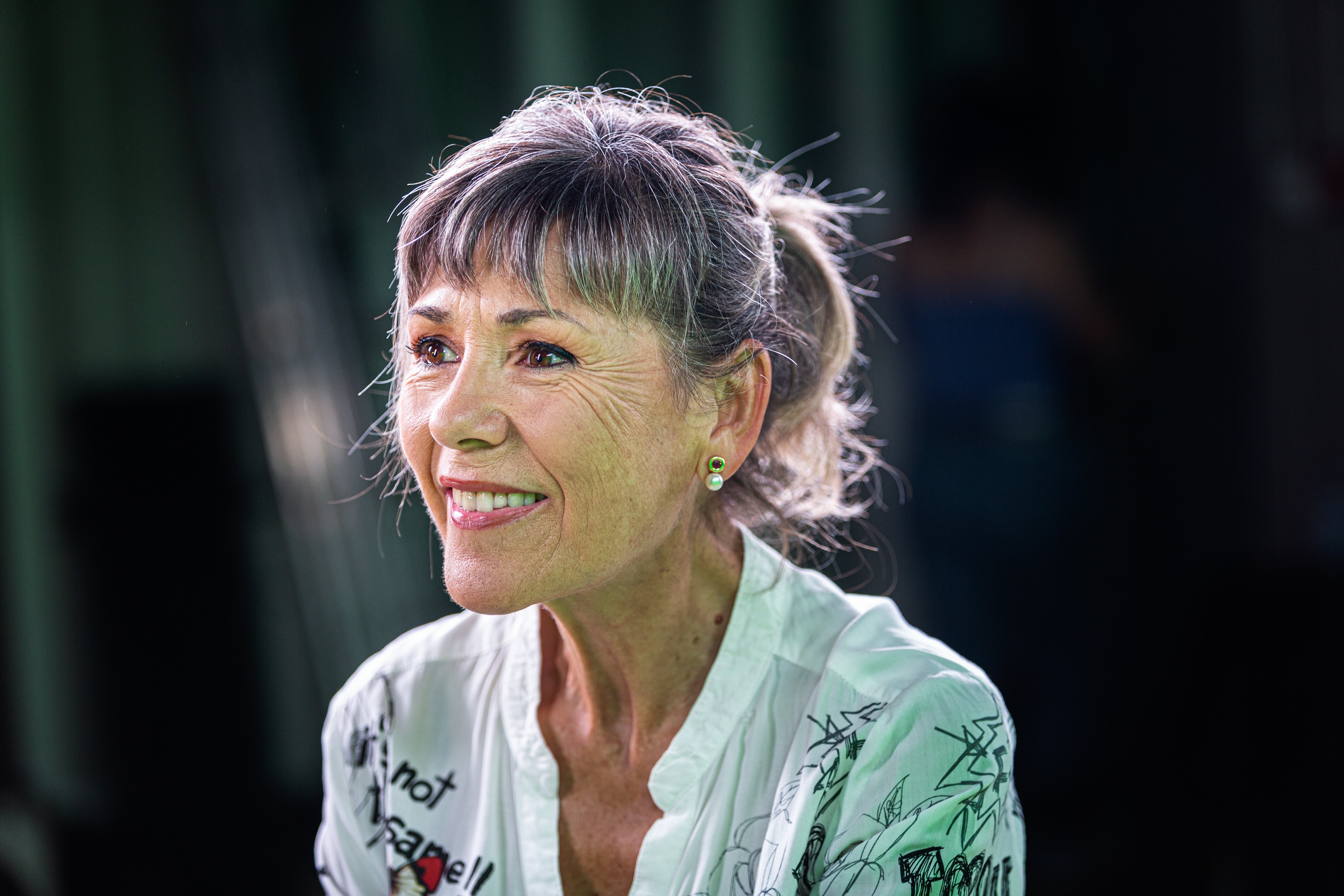 Mari Pau Huguet en el platón de 8maniacs - Montse Giralt Mari Pau Huguet en el platón de 8maniacs - Montse Giralt