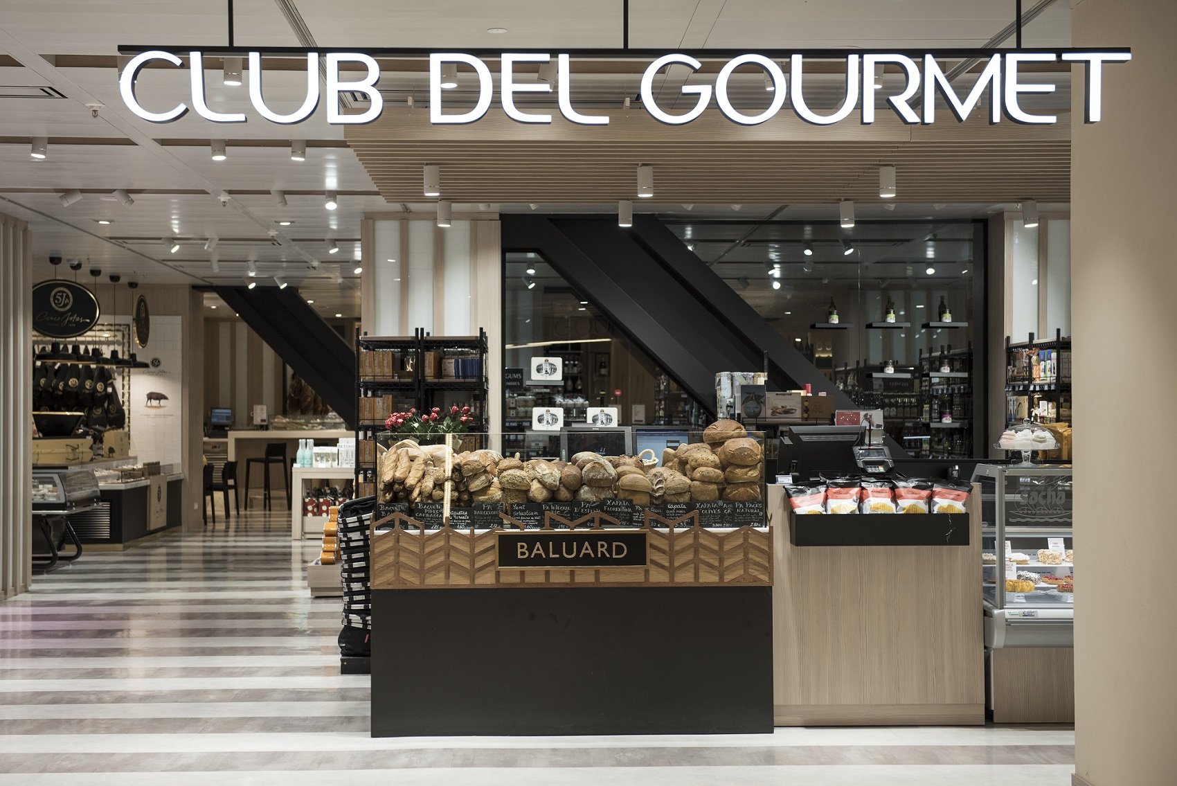 El Corte Inglés tiene la ginebra súper premium inspirada en los perfumes de Capri: la más vendida del Gourmet