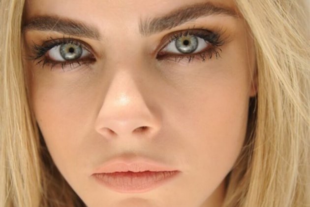 cejas micropigmentadas de Cara Delevingne