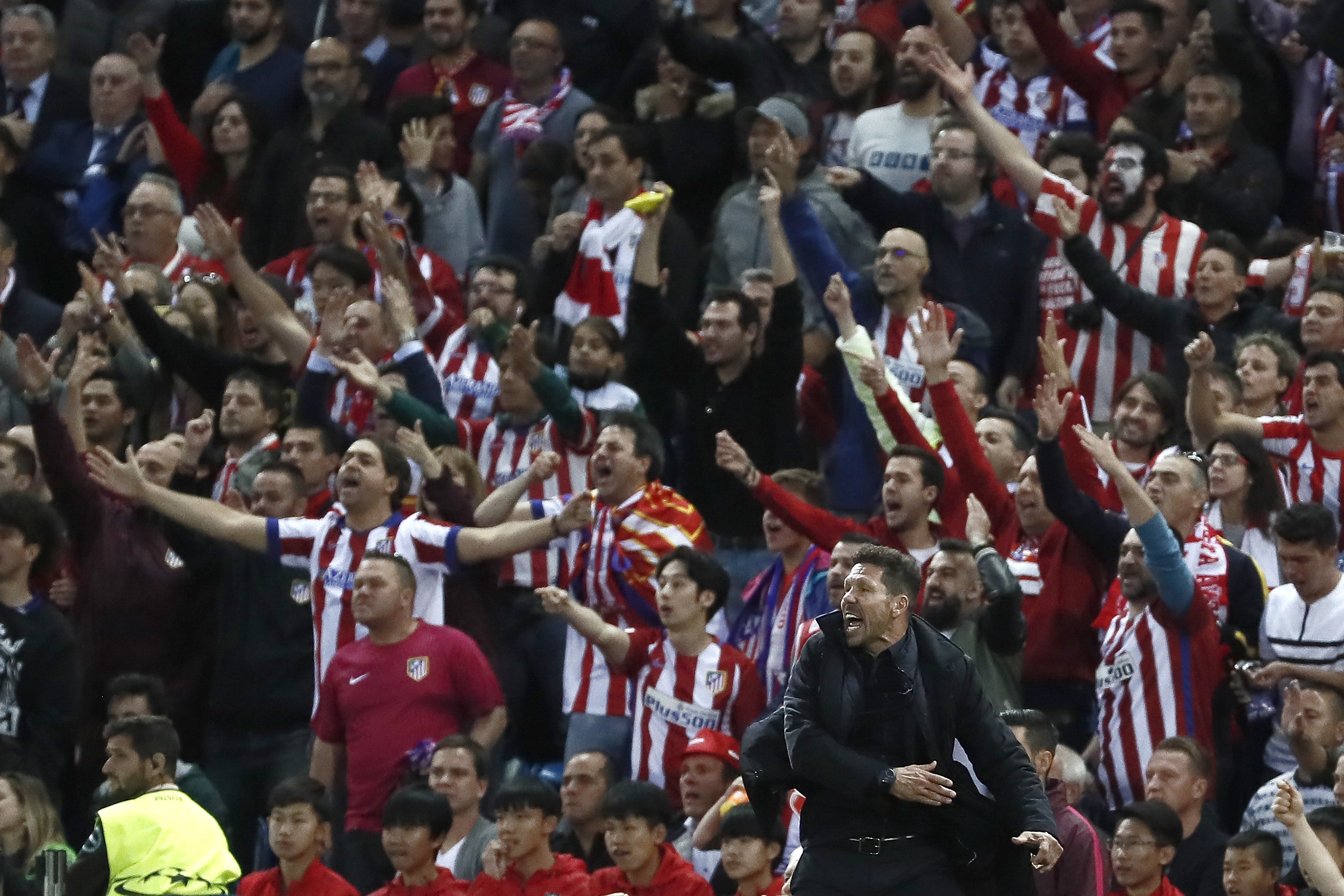 La grada del Atlético usa la catalanofobia para atacar al Real Madrid