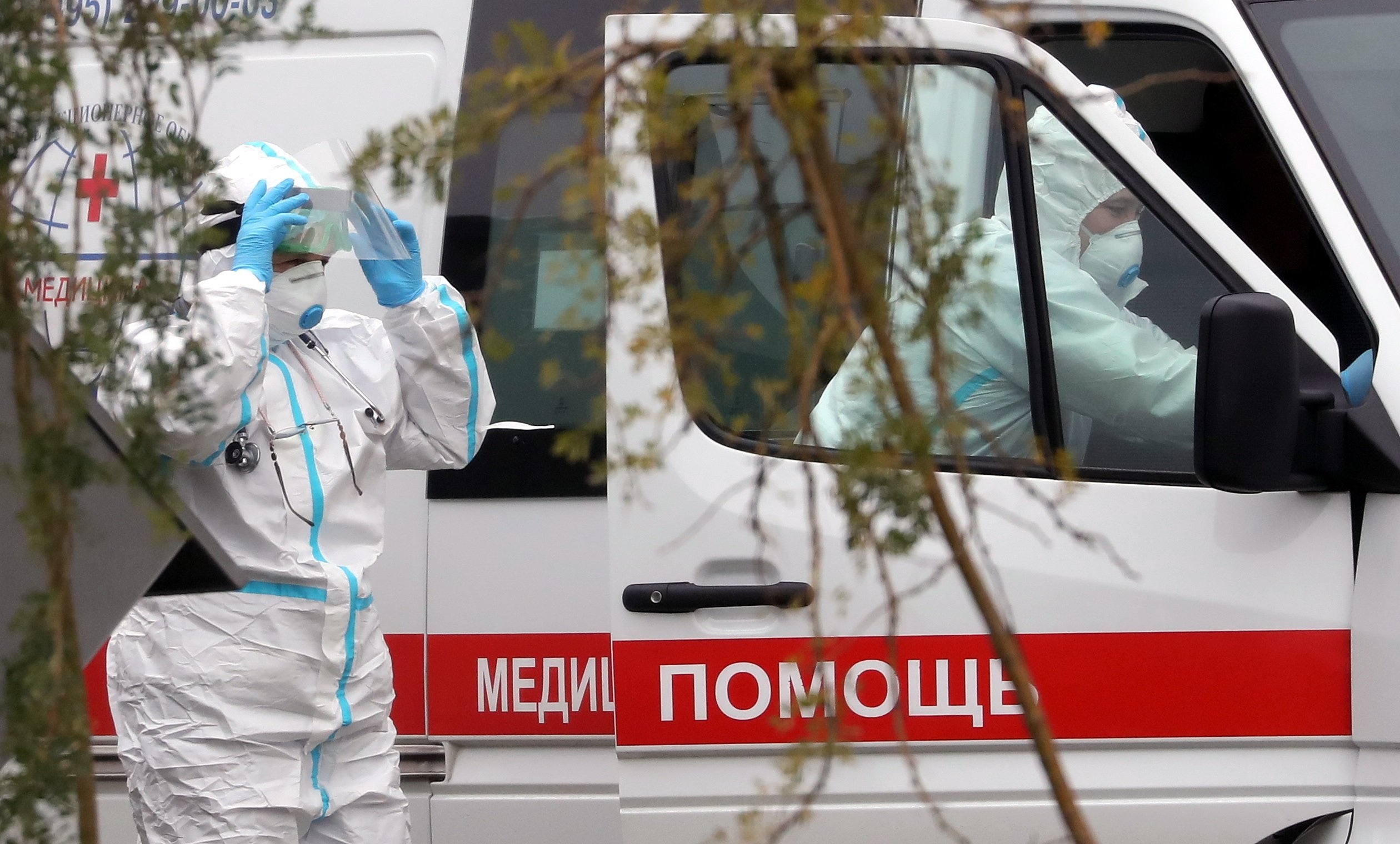 Los problemas de Rusia para combatir la variante delta: más de 210.000 muertos