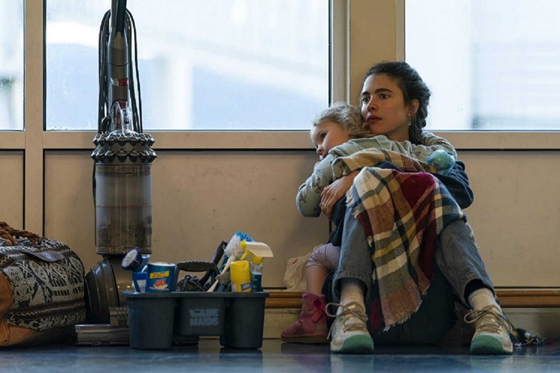 'La asistenta': maternidad, precariedad y maltratos en la serie de Netflix que debes ver
