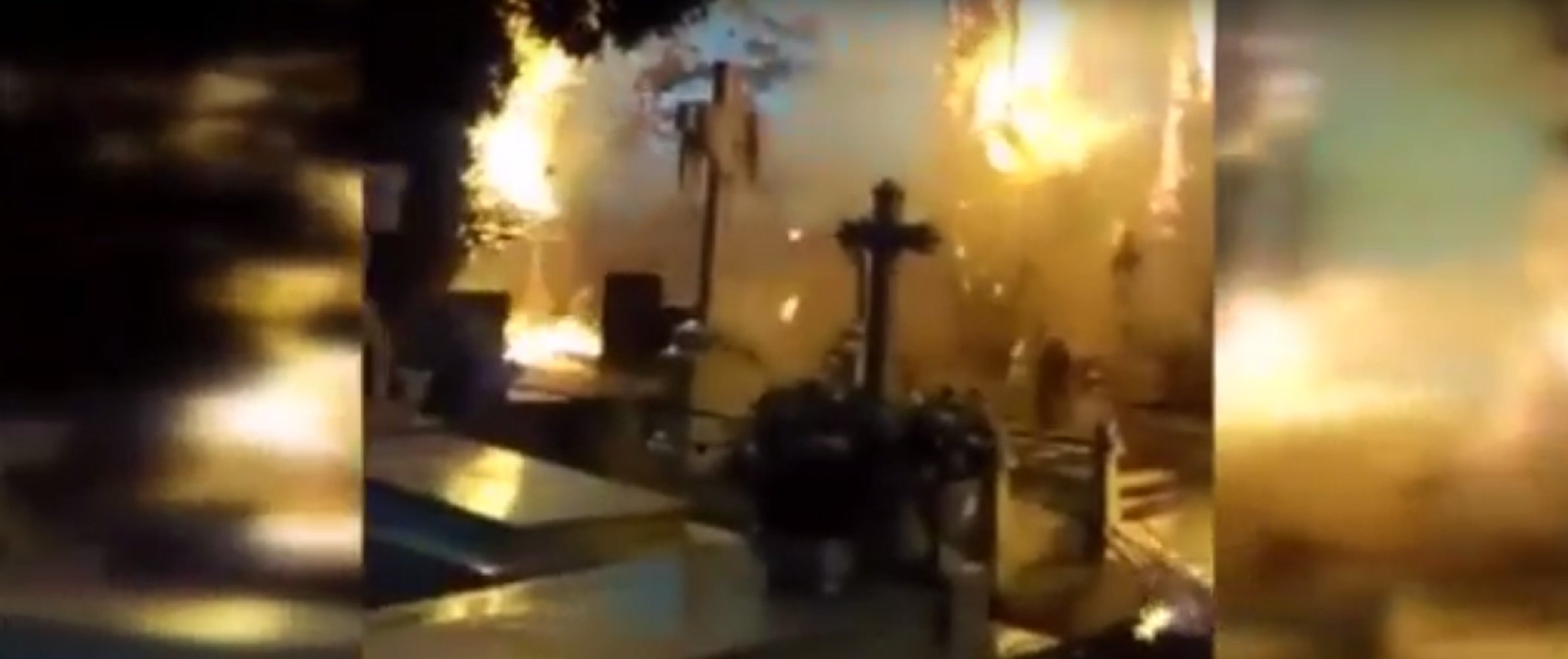 Vídeo: Un rayo calcina un cementerio en León