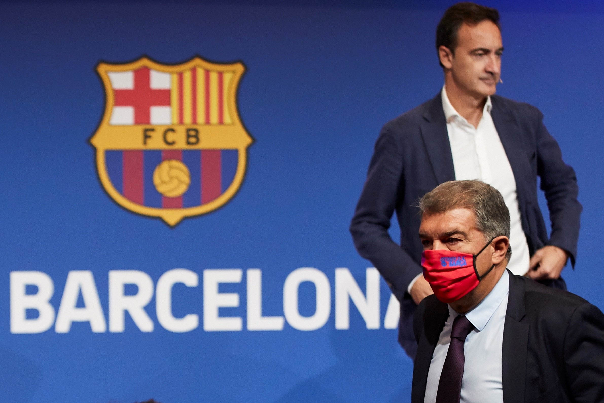 Joan Laporta es mulla sobre l'acord amb Spotify i la sortida de Ferran Reverter del Barça