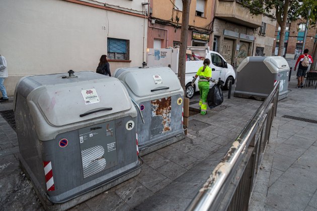 BASURA - Contenedores en la plaza Pastrana - Montse Giralt