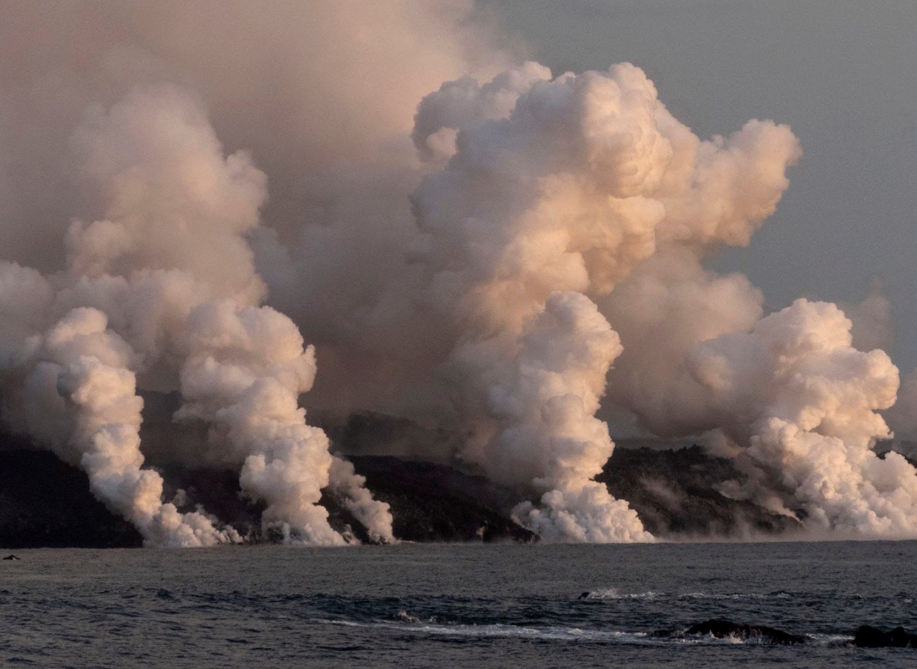 Veinte días de erupción en La Palma: más sismicidad, más lava y más ceniza