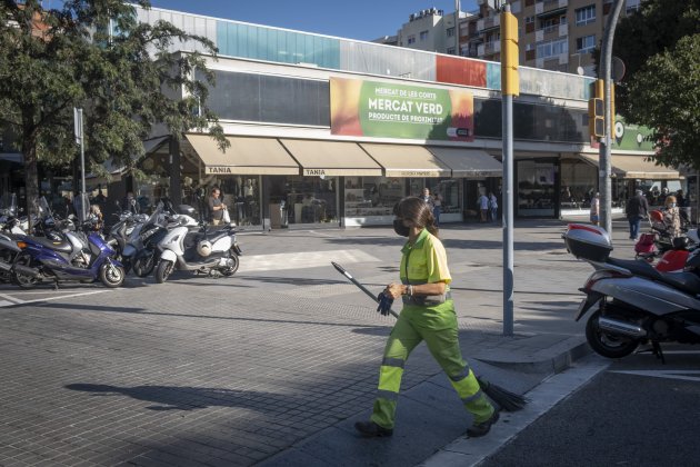 Plan de neteja Barcelona, Mercat de les corts y plaça madrona Carlos Baglietto04