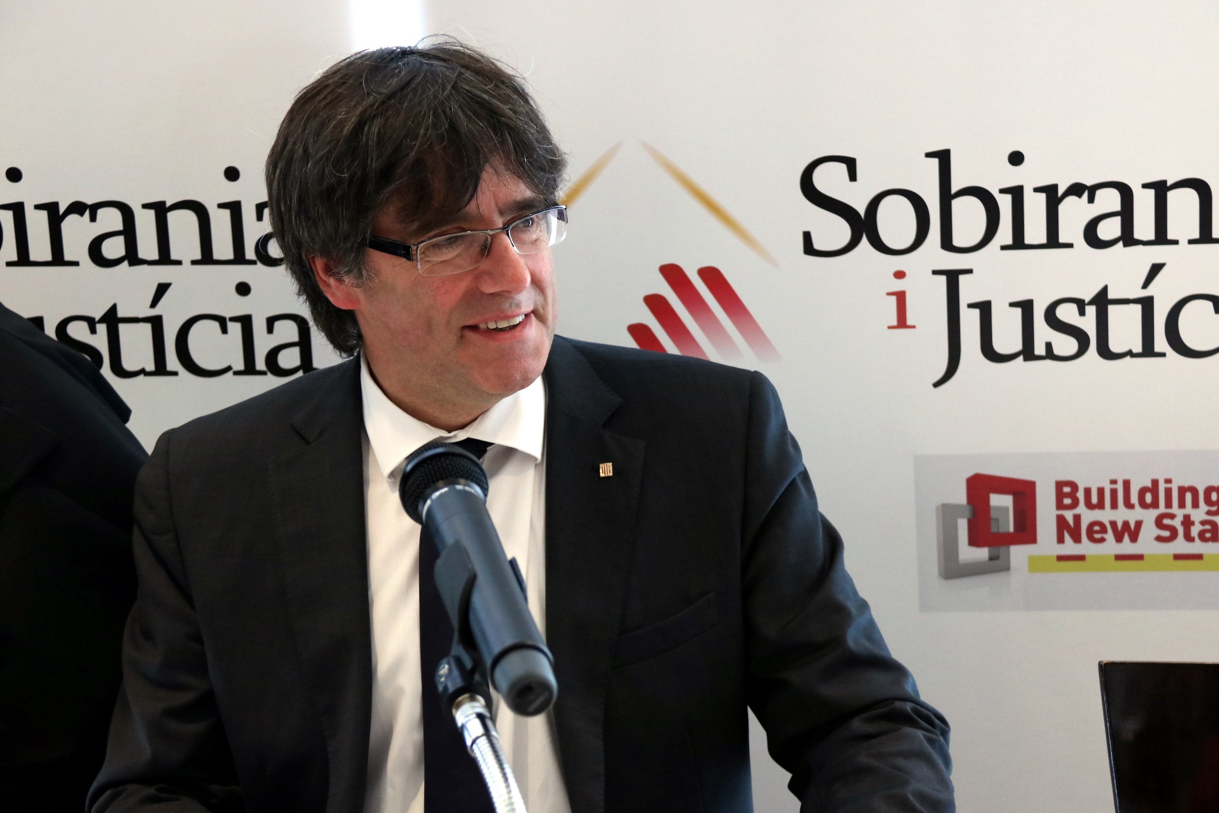 Puigdemont desafía a Rajoy a negociar: "No hay tanto poder para parar tanta democracia"