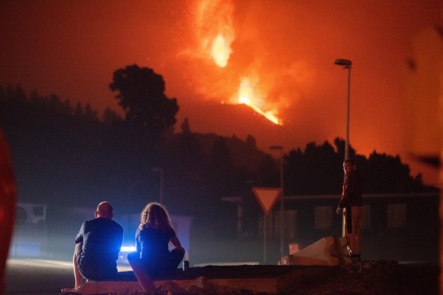 La erupción del volcàn desde el municipio de El Paso La Palma Efe