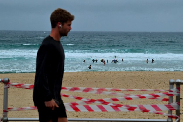 chico playa sidney australia confinamiento EFE