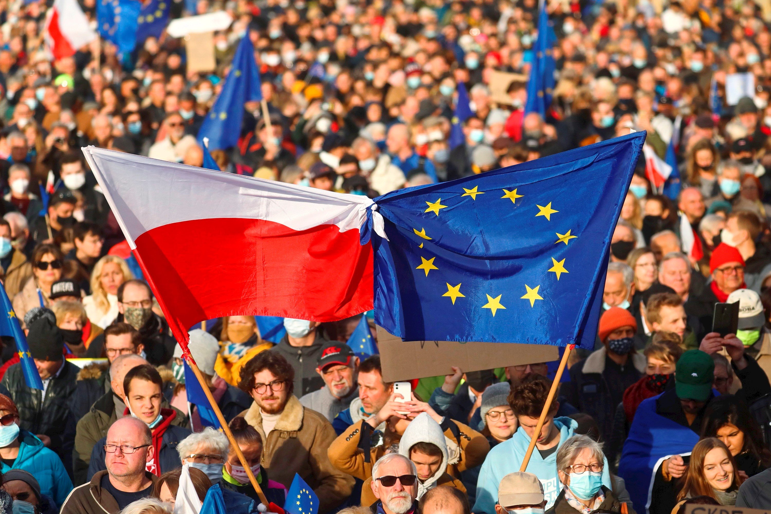 Marchas masivas en Polonia: contra el 'Polexit' y a favor de la UE