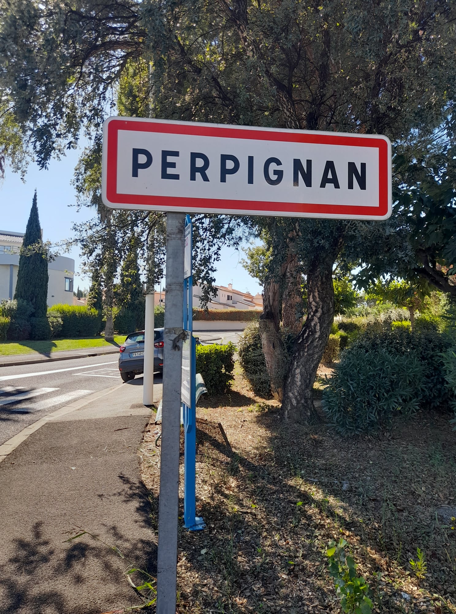 L'Ajuntament de Perpinyà afirma que reposarà els cartells en català