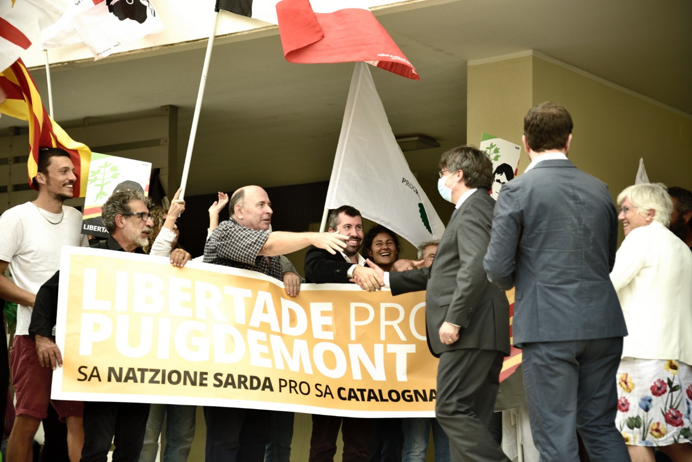 Independentistas sardos, contra la ultra italiana que quería detener a Puigdemont