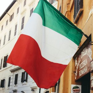 bandera italiana Unsplash Jametlene Reskp