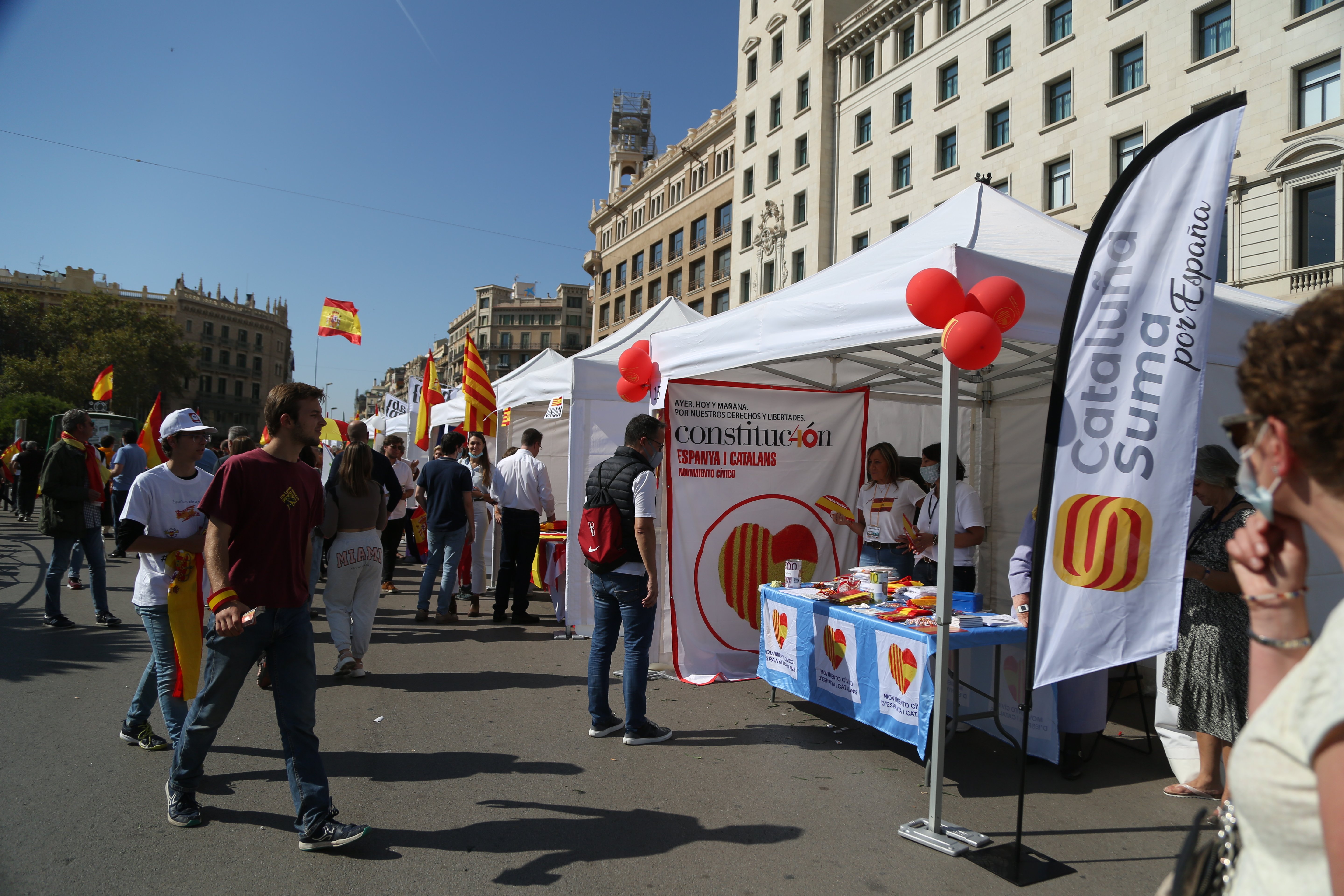 Ambiente plaça Catalunya, paradas de unionistas, catalunyasuma - Montse Giralt