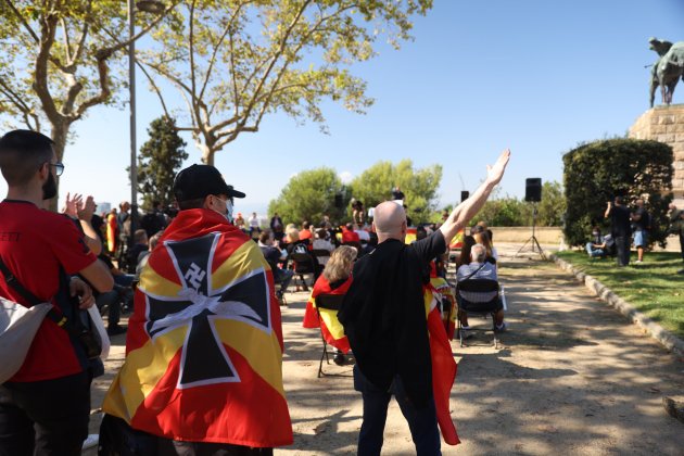 manifestacion ultra en la plaça Sant Jordi, montjuic, saludos fascistas, discurso - Sergi Alcàzar