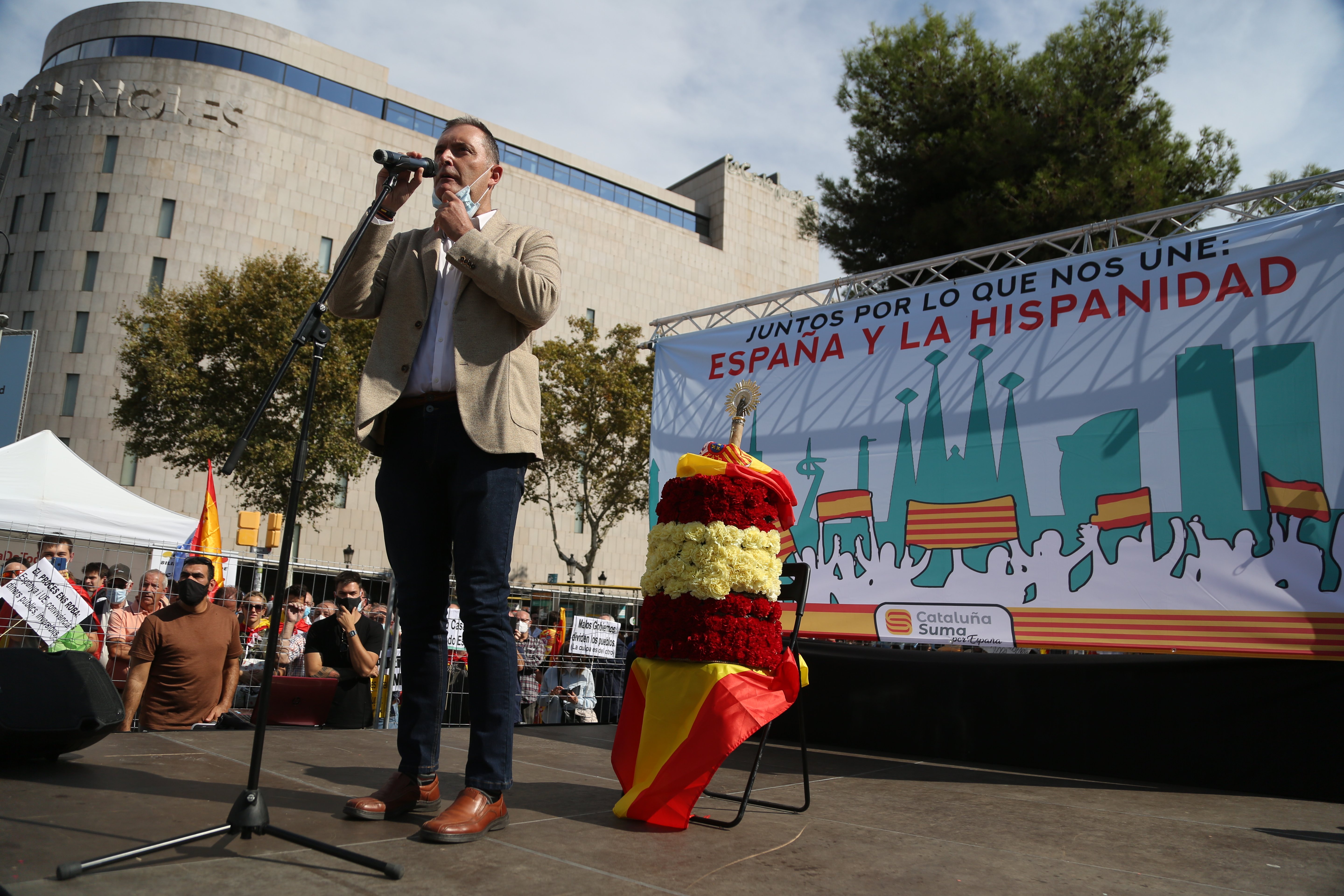 Ofrenda floral virgen del pilar plaça catalunya