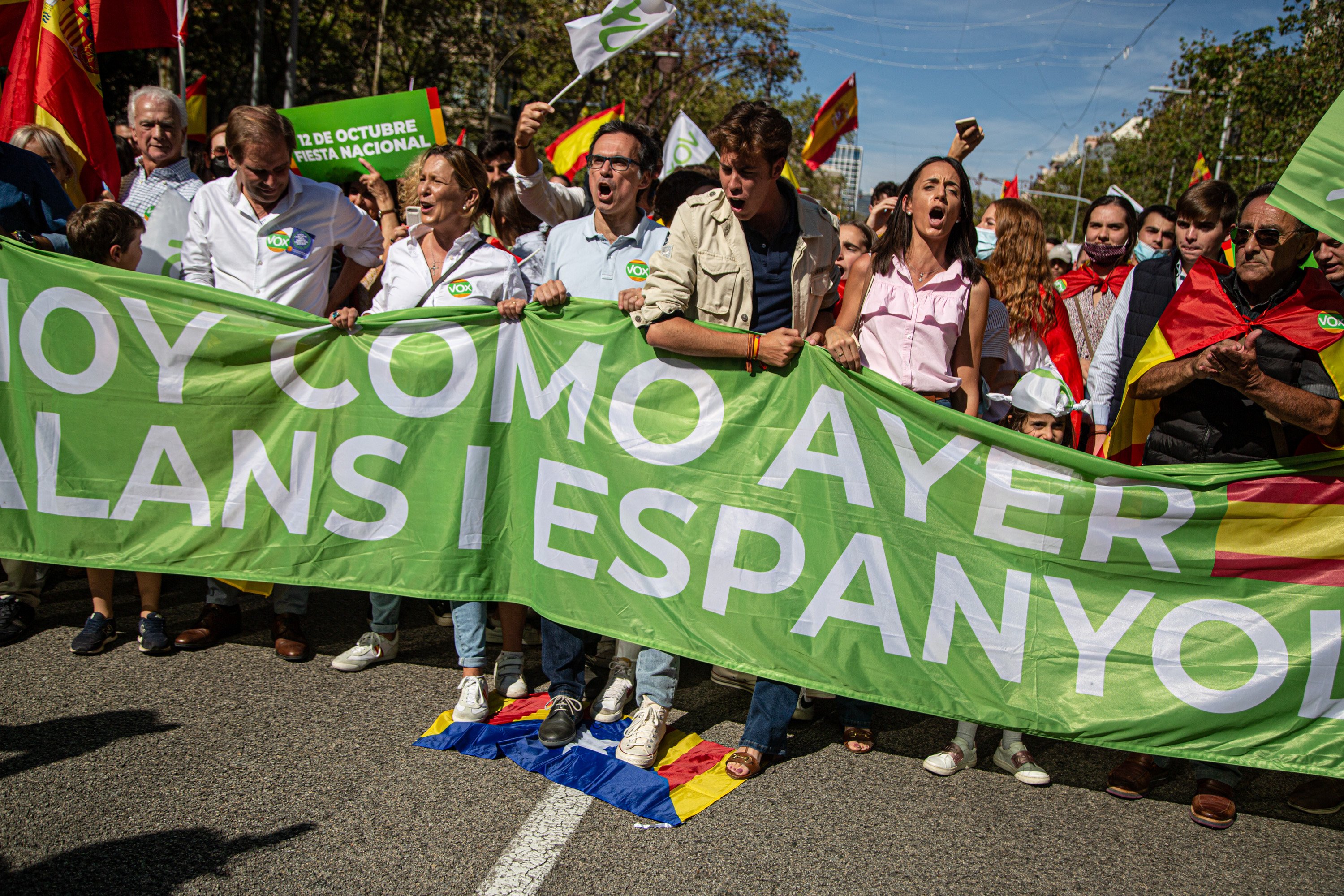 El unionismo reivindica el 12-O en una manifestación al ritmo de Vox