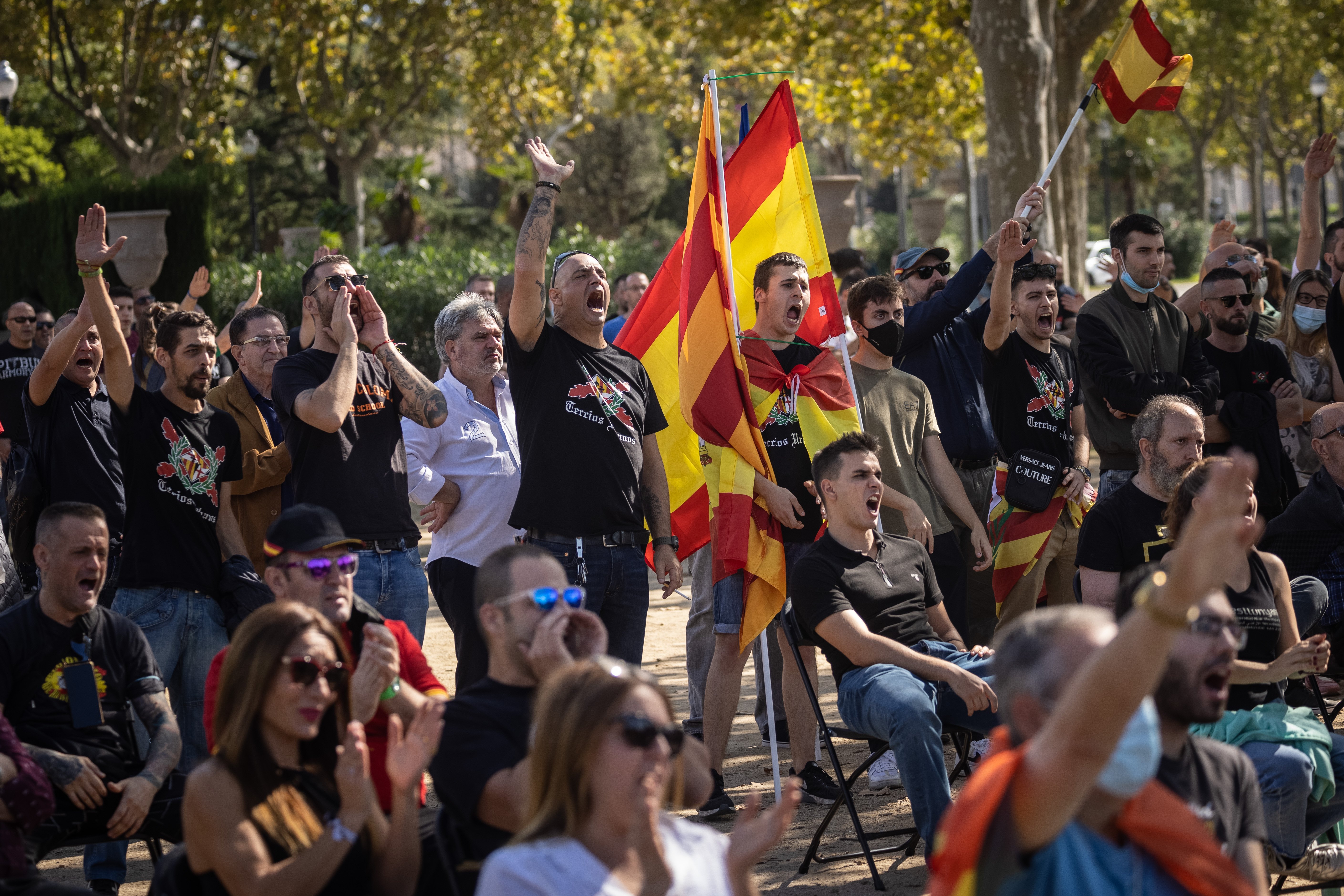 El fascismo vuelve a Montjuïc y llama a la violencia contra "los traidores de España"