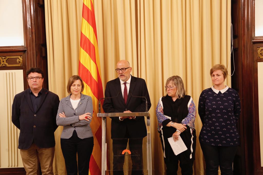 L'oposició sosté que a Forcadell se la jutja per "desobeir les lleis"