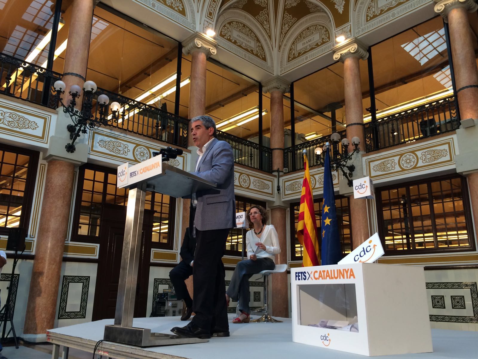 Homs alerta contra los ataques de la izquierda al modelo educativo catalán