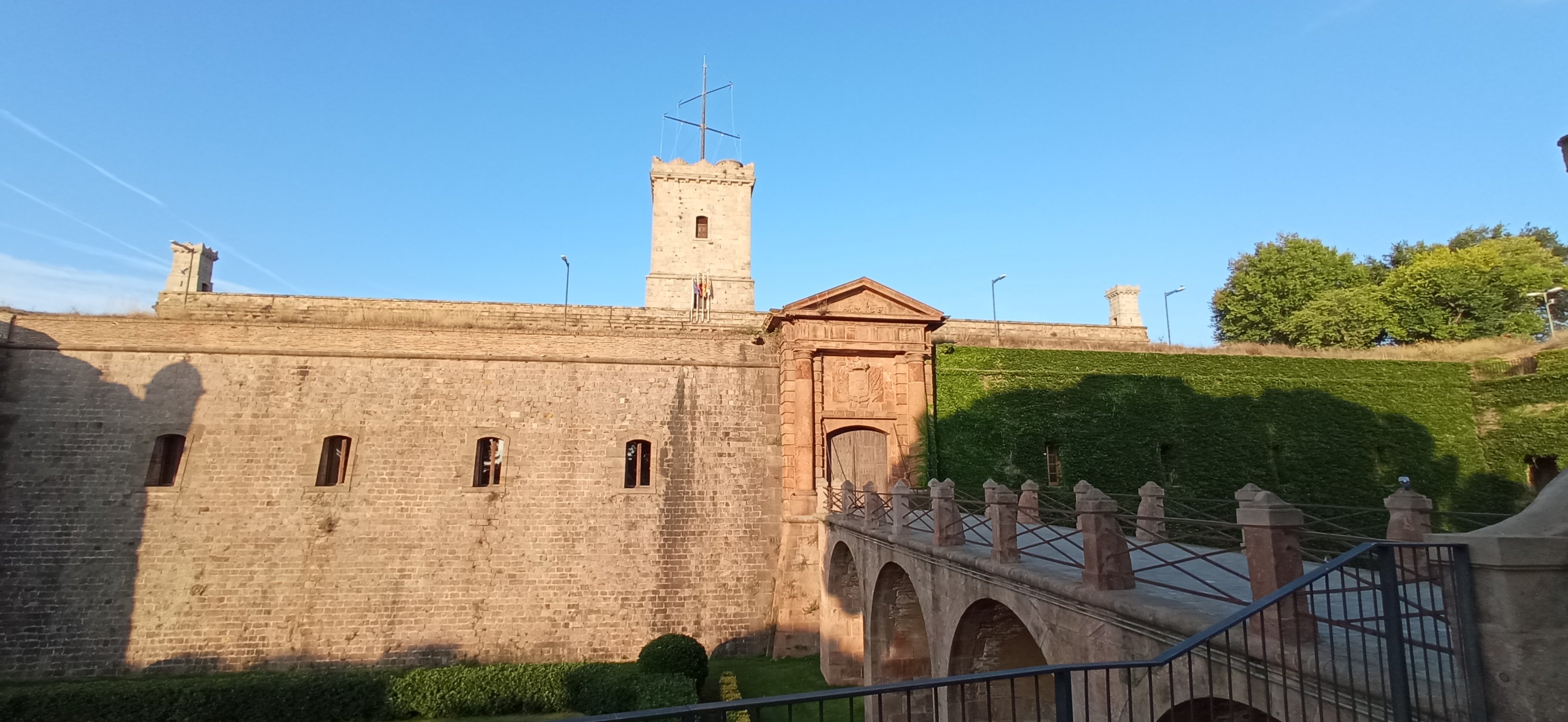 Barcelona mejorará los espacios exteriores del Castillo de Montjuïc