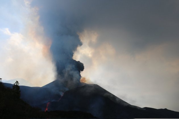 EuropaPress 4002976 imagen volcan palma cuando cumplen 24 dias erupcion EuropaPress 4002976 imagen volcan palma cuando cumplen 24 dias erupcion