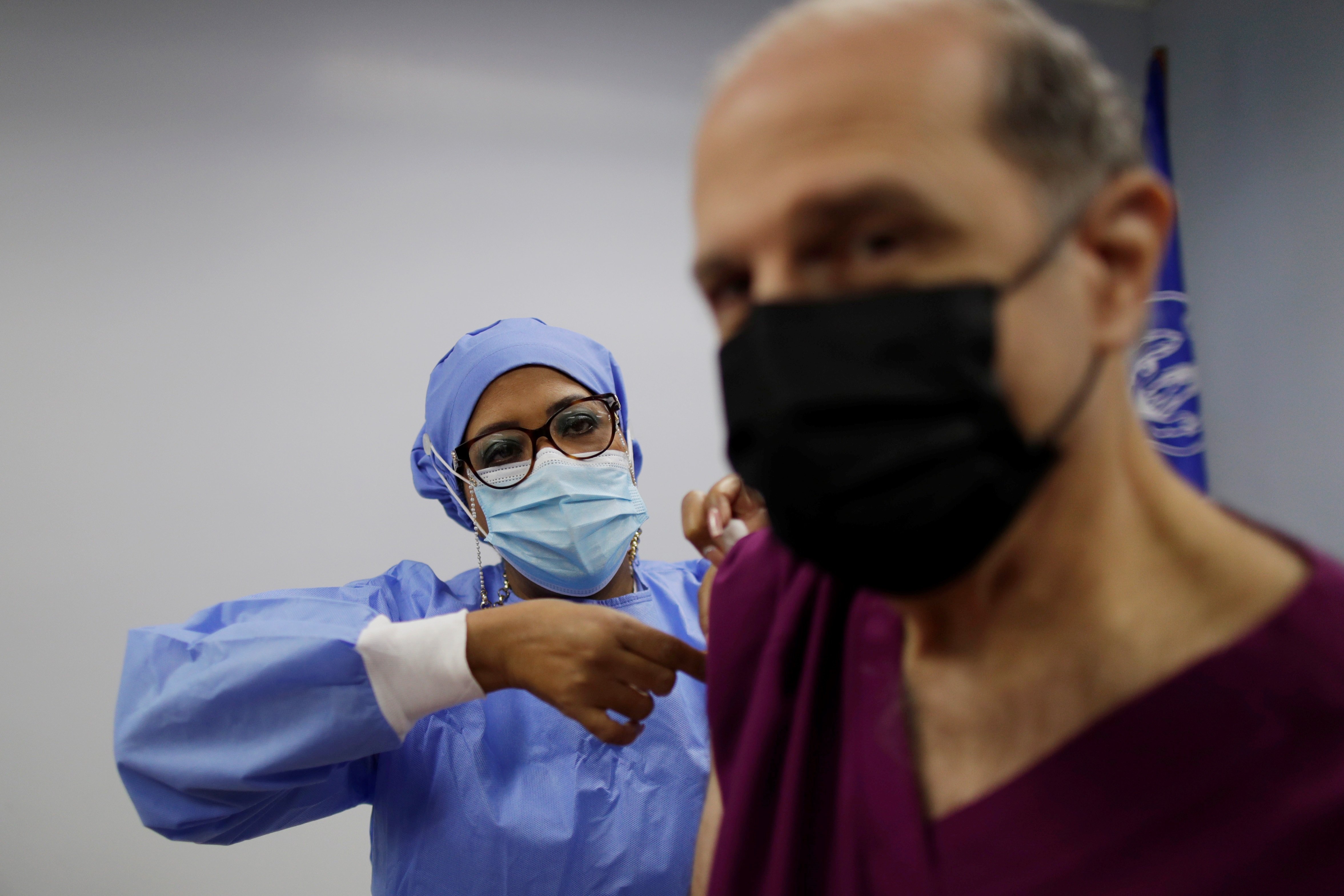 ¿Por qué la gente pierde sus certificados de vacunación en Israel y Baréin?