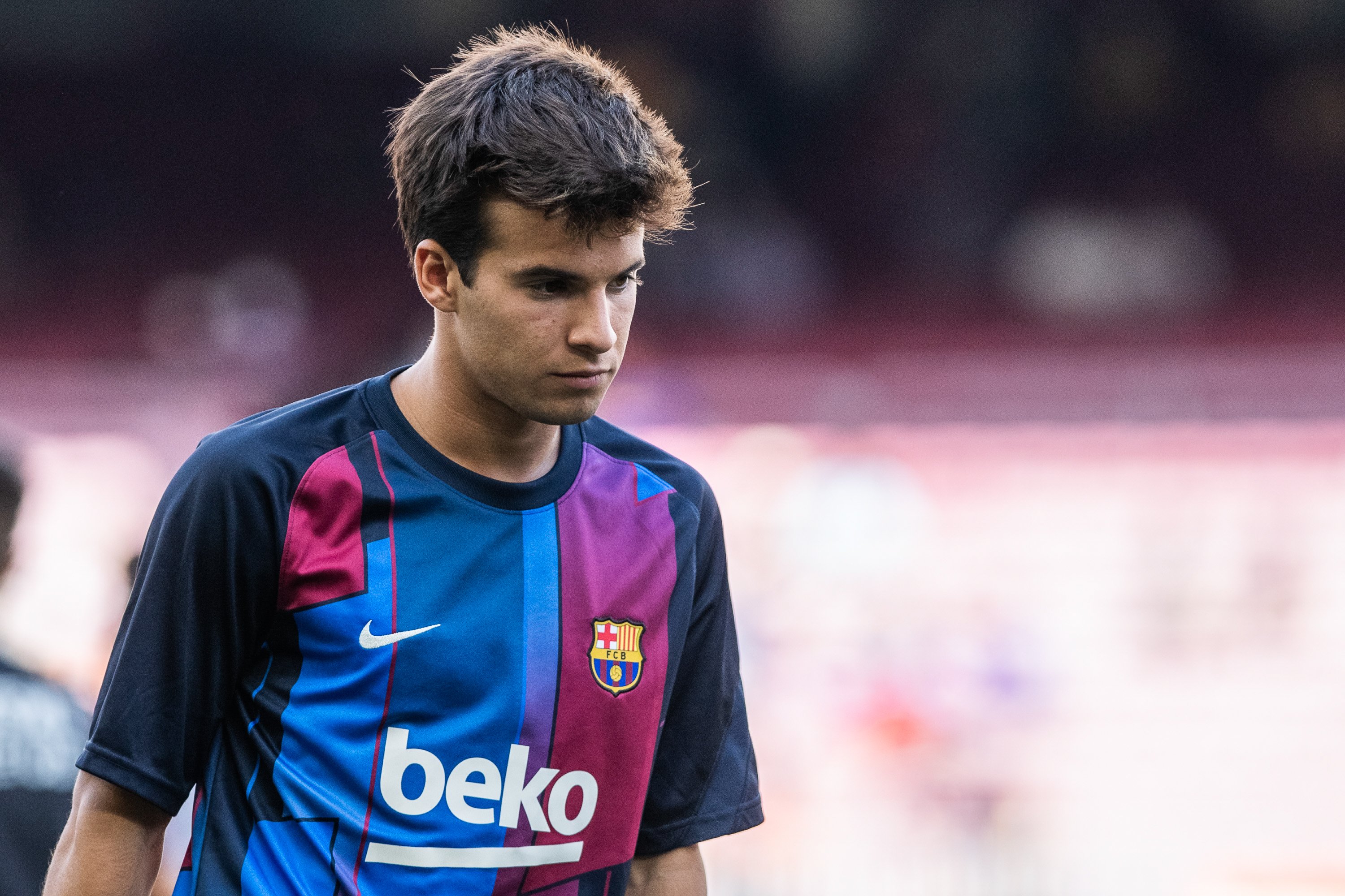 Hay lío con Riqui Puig en el Barça que implica a Xavi Hernández y salpica a Joan Laporta de lleno